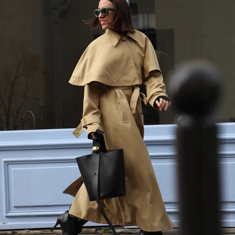 Damen Langer Trenchcoat mit Capelet, Taillengürtel und Raglanärmeln Shop Nory