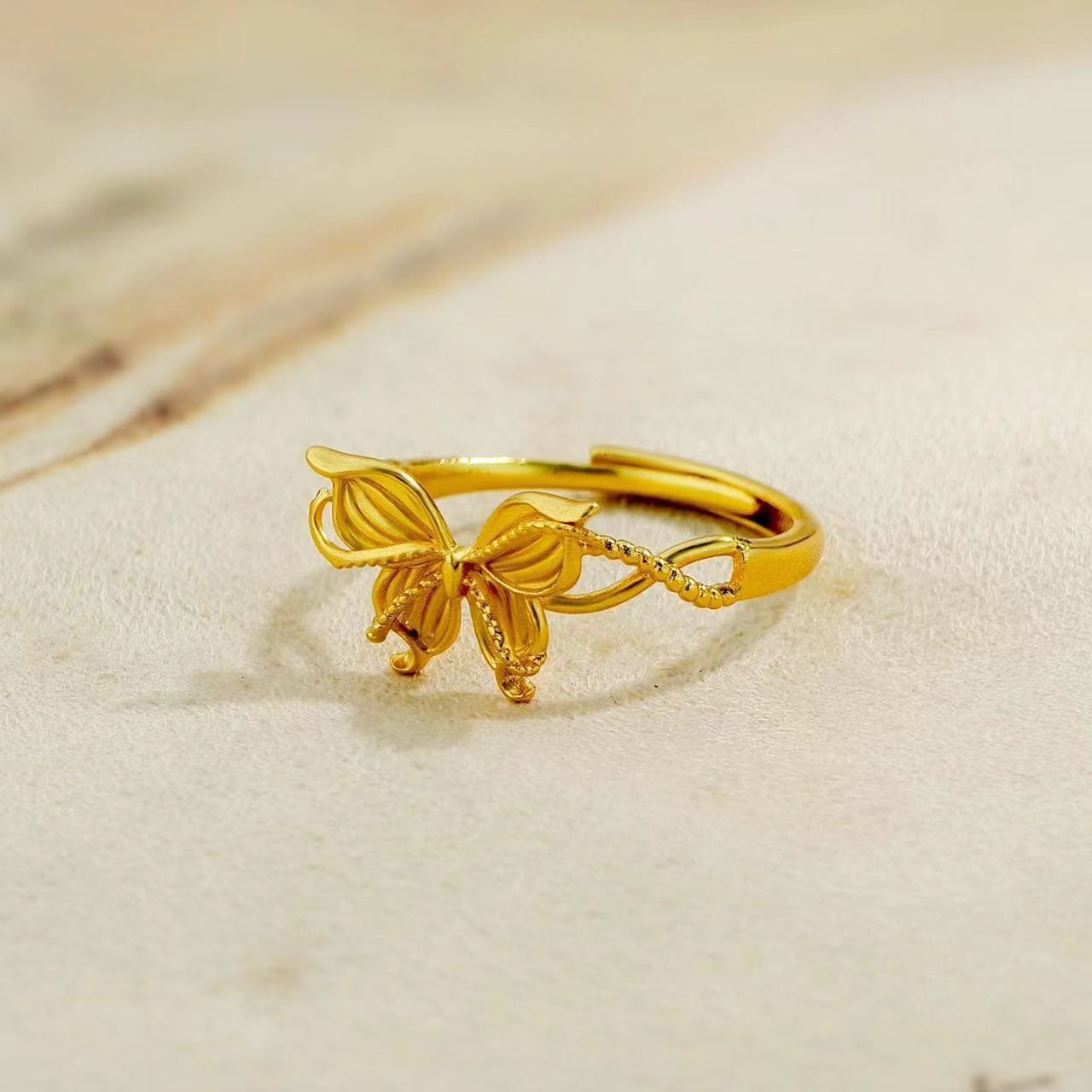 Damenring mit kunstvollem Schmetterlingsdesign Shop Nory