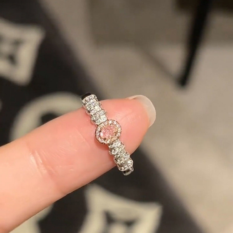 Damen zarter Ring mit funkelndem Zirkonia-Center und eleganter Verzierung Shop Nory