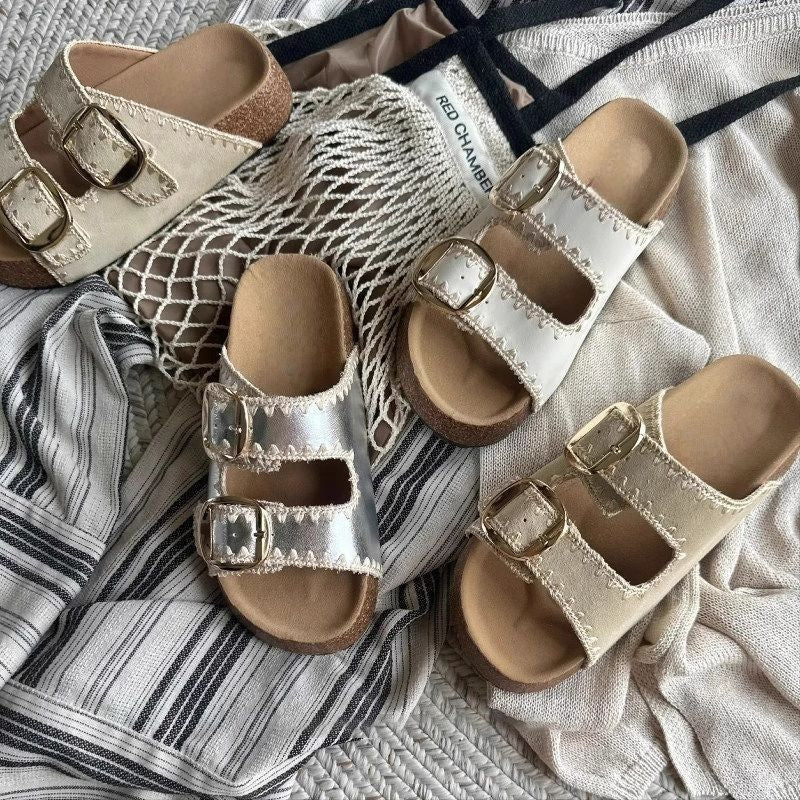 Damen Comfort-Sandalen mit zweifachen verstellbaren Riemen, gepolstertem anatomischem Fußbett und goldener Metallschnalle Shop Nory