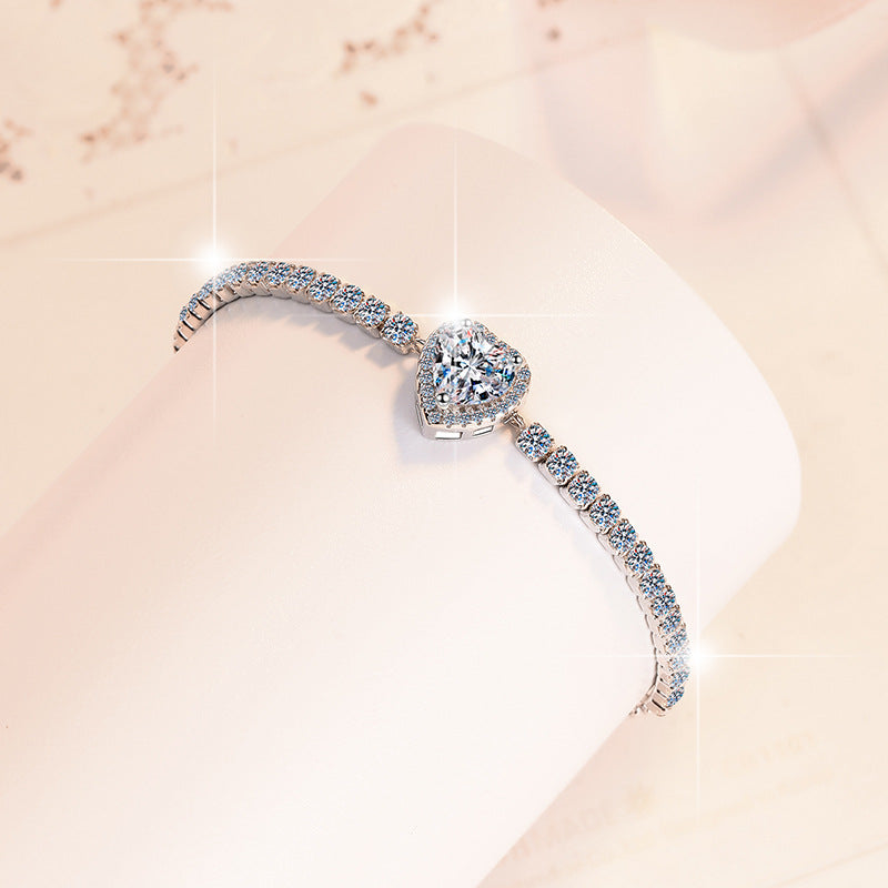 Damen Halskette mit funkelndem Herzanhänger und eleganter Zirkonia-Besatz Shop Nory