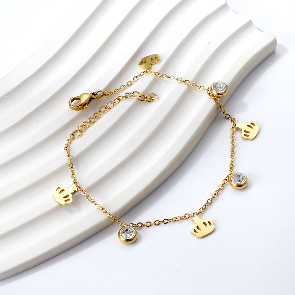 Damen Armband mit funkelnden Zirkonia und handgefertigten Anhängern Shop Nory