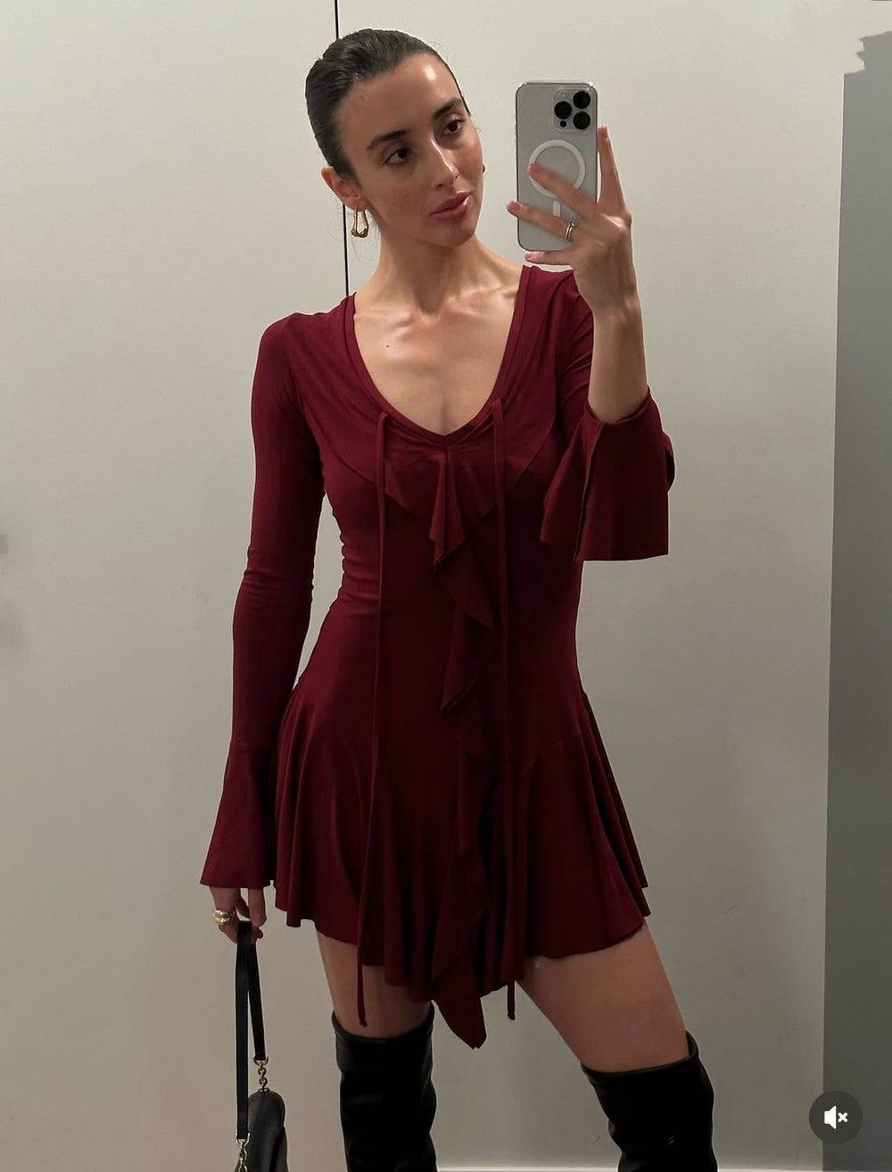 Damen Bluse mit eleganter Rüschendekoration und tiefem V-Ausschnitt