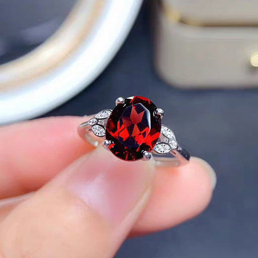 Damen Eleganter Ring mit ovalem Stein und funkelnden Akzenten Shop Nory