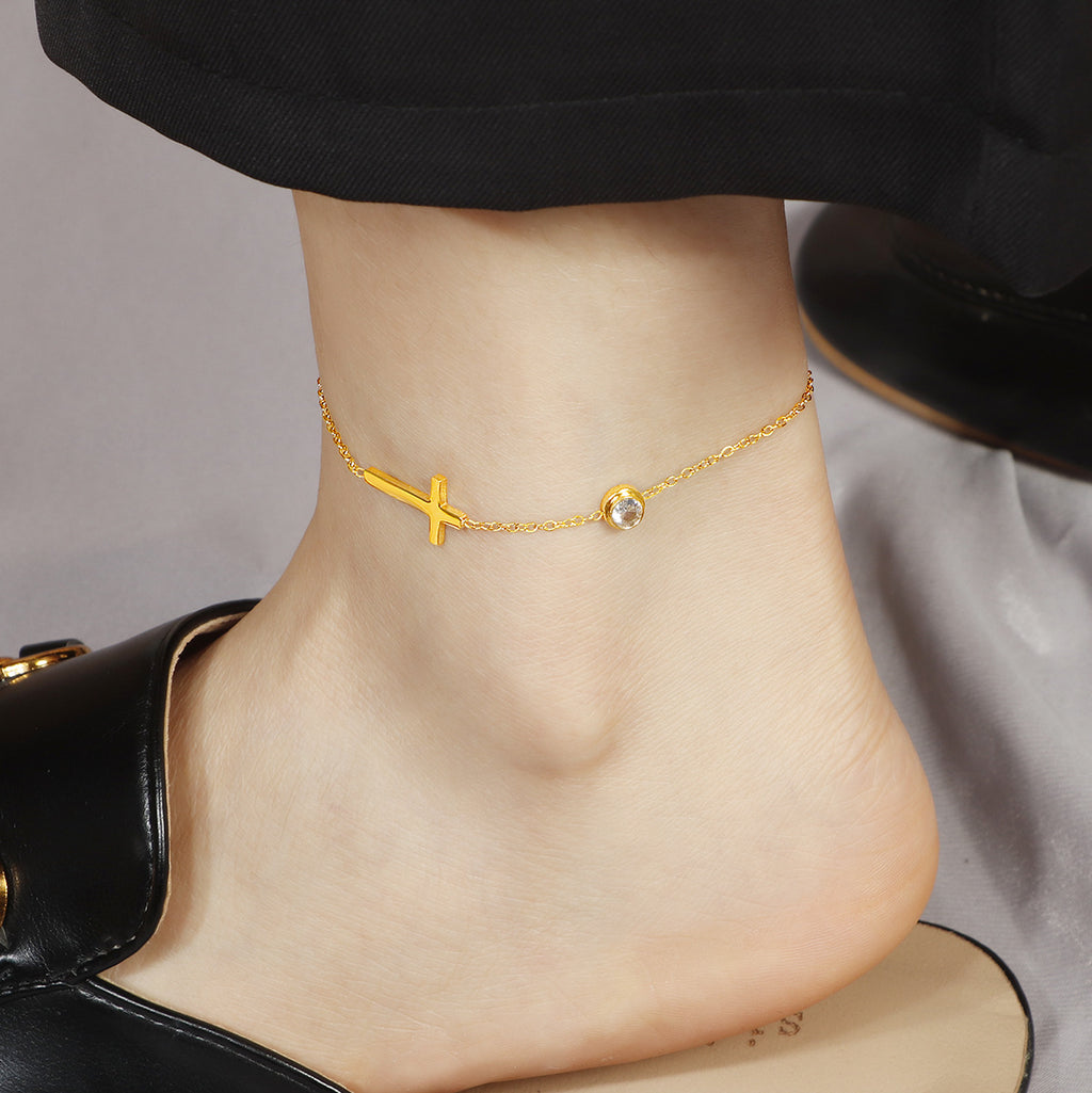 Damen Fußkette mit filigranem Kreuz- und Kristall-Anhänger Shop Nory