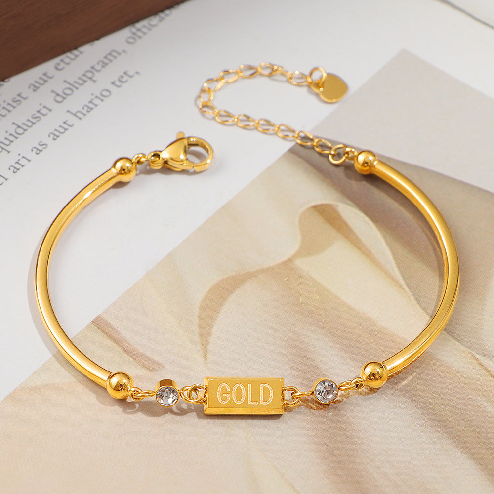Damen Armband mit funkelnden Kristallakzenten und modernem GOLD-Anhänger Shop Nory