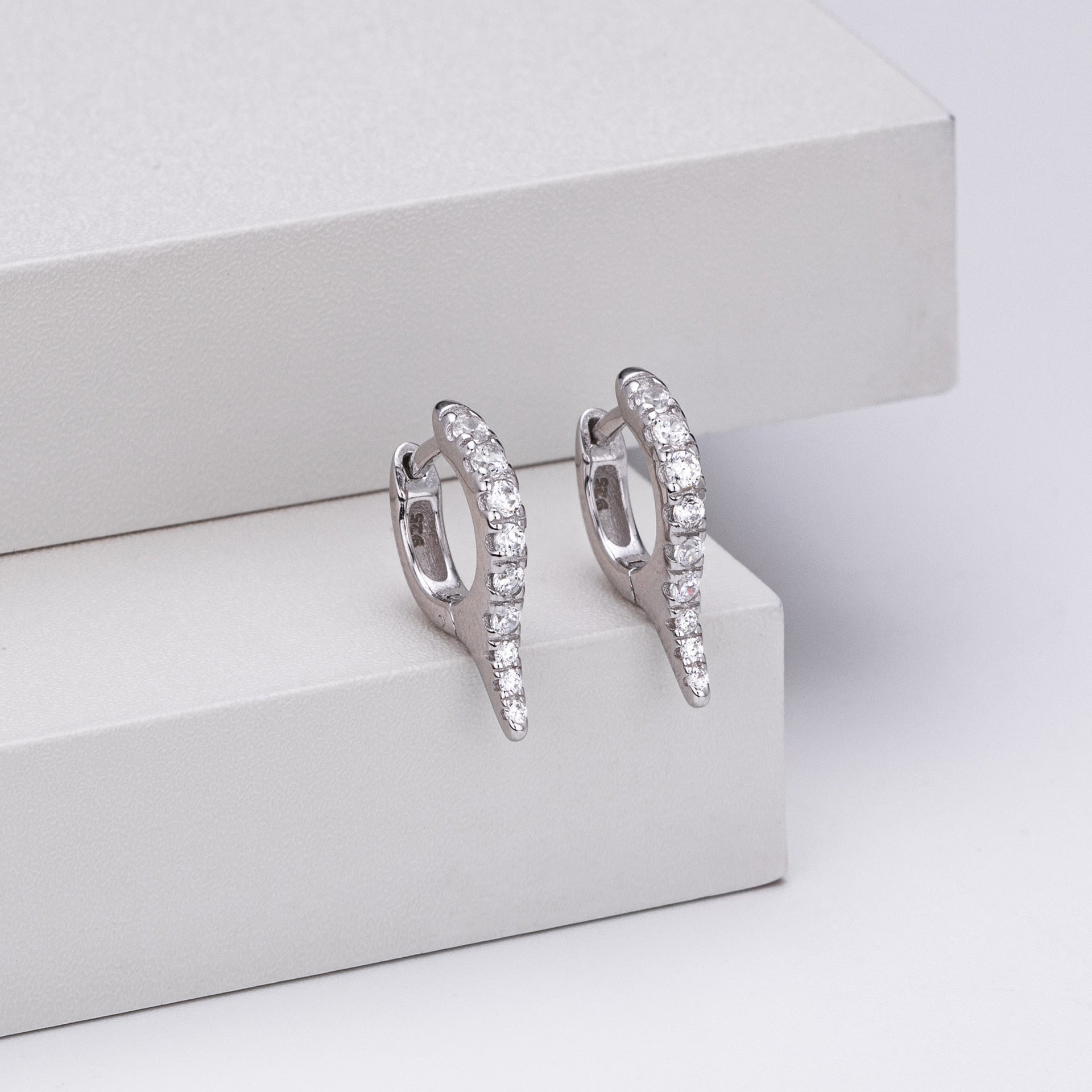 Damen Ohrhänger aus 925 Sterling Silber mit funkelndem Zirkonbesatz Shop Nory