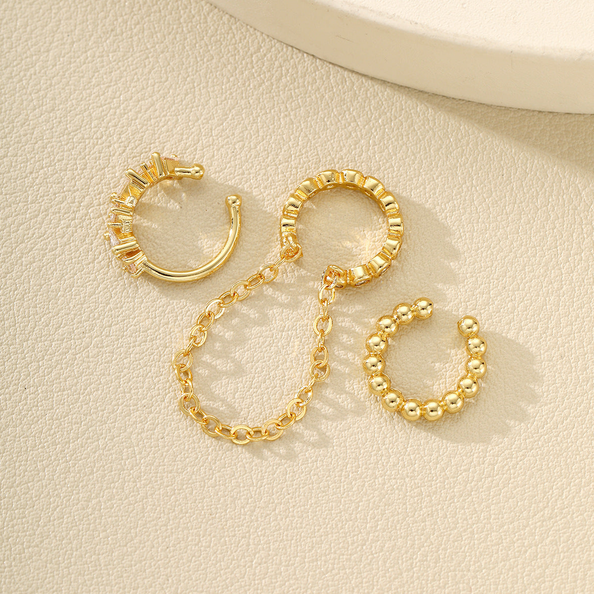 Damen Ohrcuff Set mit funkelnden Kristallen und elegantem Ketten-Design Shop Nory