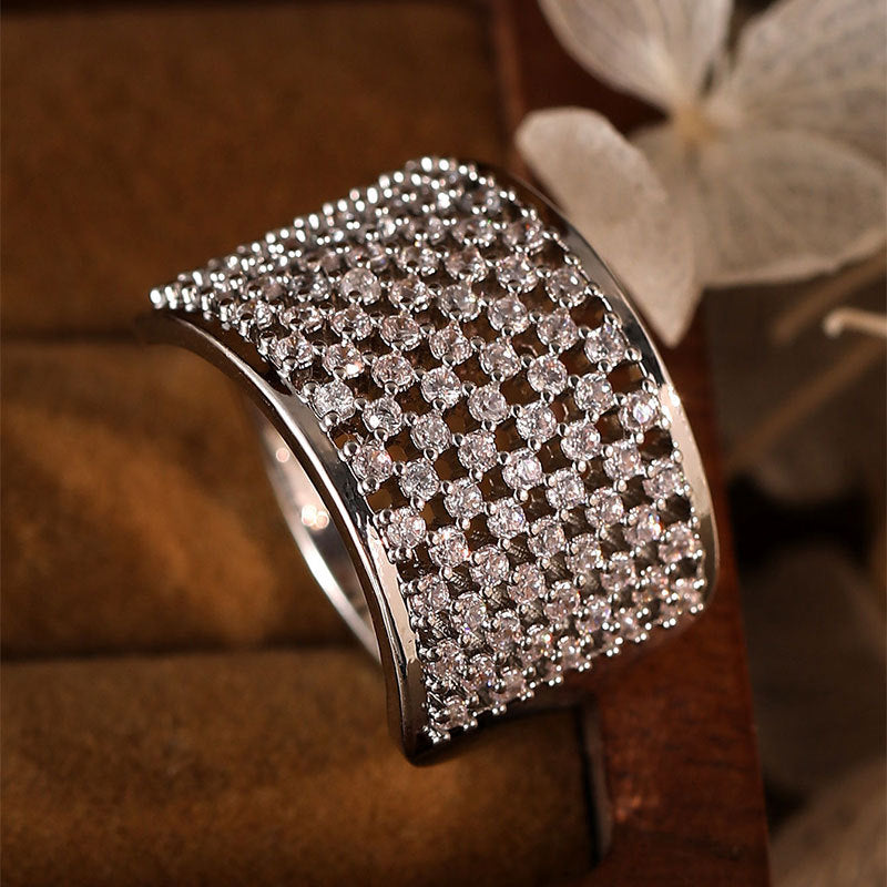 Damen Funkelnder Ring mit edlem Kristallbesatz und modernem Design Shop Nory