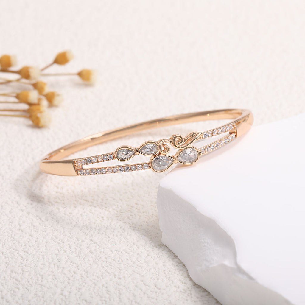 Damen Armreif mit elegantem Unendlichkeit-Muster und funkelnden Zirkonia Shop Nory