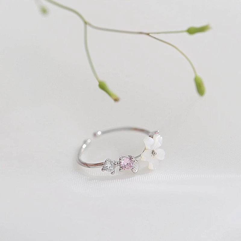 Damenring mit einem eleganten floralen Design Shop Nory