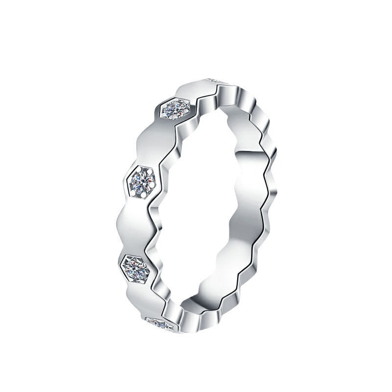 Damenring mit Zickzack-Design und funkelnden Zirkonia Shop Nory