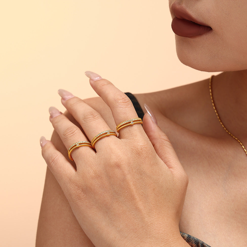 Damen Offener Ring aus Titanstahl mit Zirkonia und gewundenem Design Shop Nory