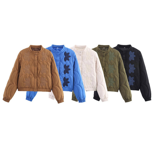Damen Kurz geschnittene gesteppte Jacke mit Blumenapplikation und Stehkragen Shop Nory