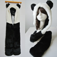 Schwarz-Weiß Panda mit Hasenohren