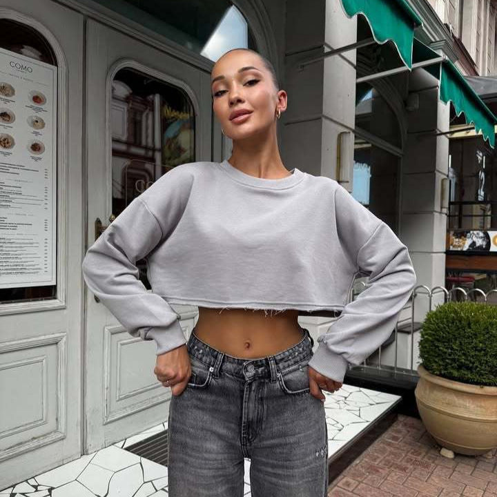 Damen Kurzgeschnittenes Sweatshirt mit ausfransendem Saum und überschnittener Schulter Shop Nory