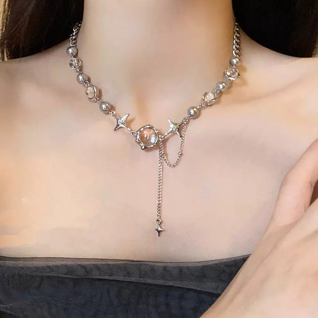 Damen Halskette mit funkelnden Perlen und eleganten Sternanhängern Shop Nory