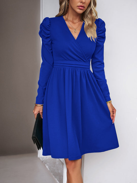 Damen Wickelkleid mit V-Ausschnitt, gerafften Puffärmeln und tailliertem Faltenrock Shop Nory