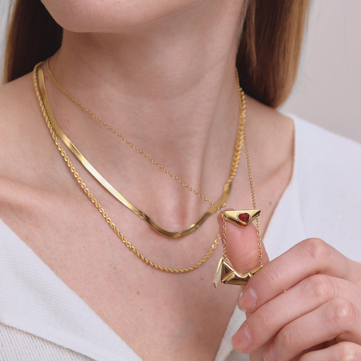 Damen Halskette mit herzförmigem Anhänger und eleganter Liebesbotschaft Shop Nory