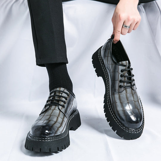 Damen Chunky Derby‑Schnürschuh mit Krokoprägung, lackiertem Kunstleder und profilierter Plateau‑Sohle Shop Nory