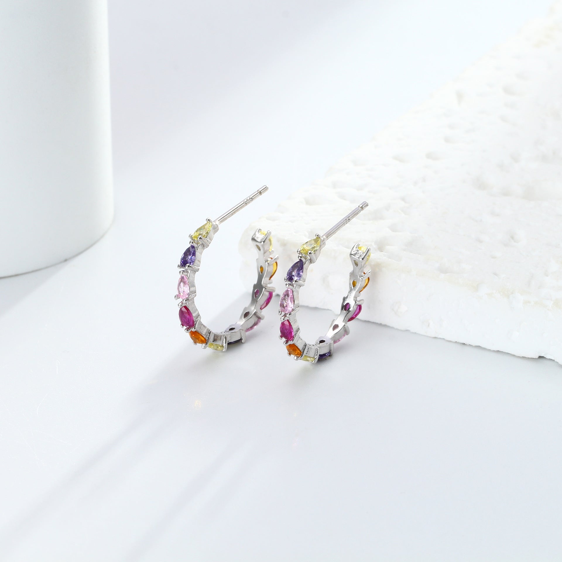 Damen Creolenohrringe mit bunten Zirkonia in hochwertiger Fassung Shop Nory