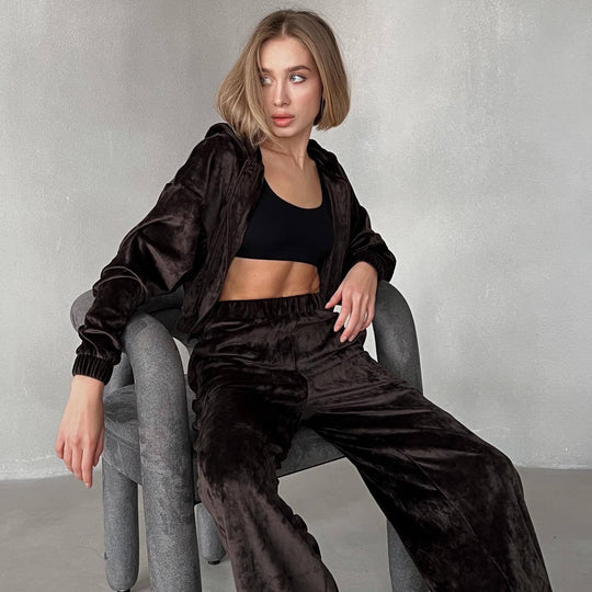 Damen cropped Samt-Zipjacke mit Kapuze und elastischer High-Waist Loungehose Shop Nory
