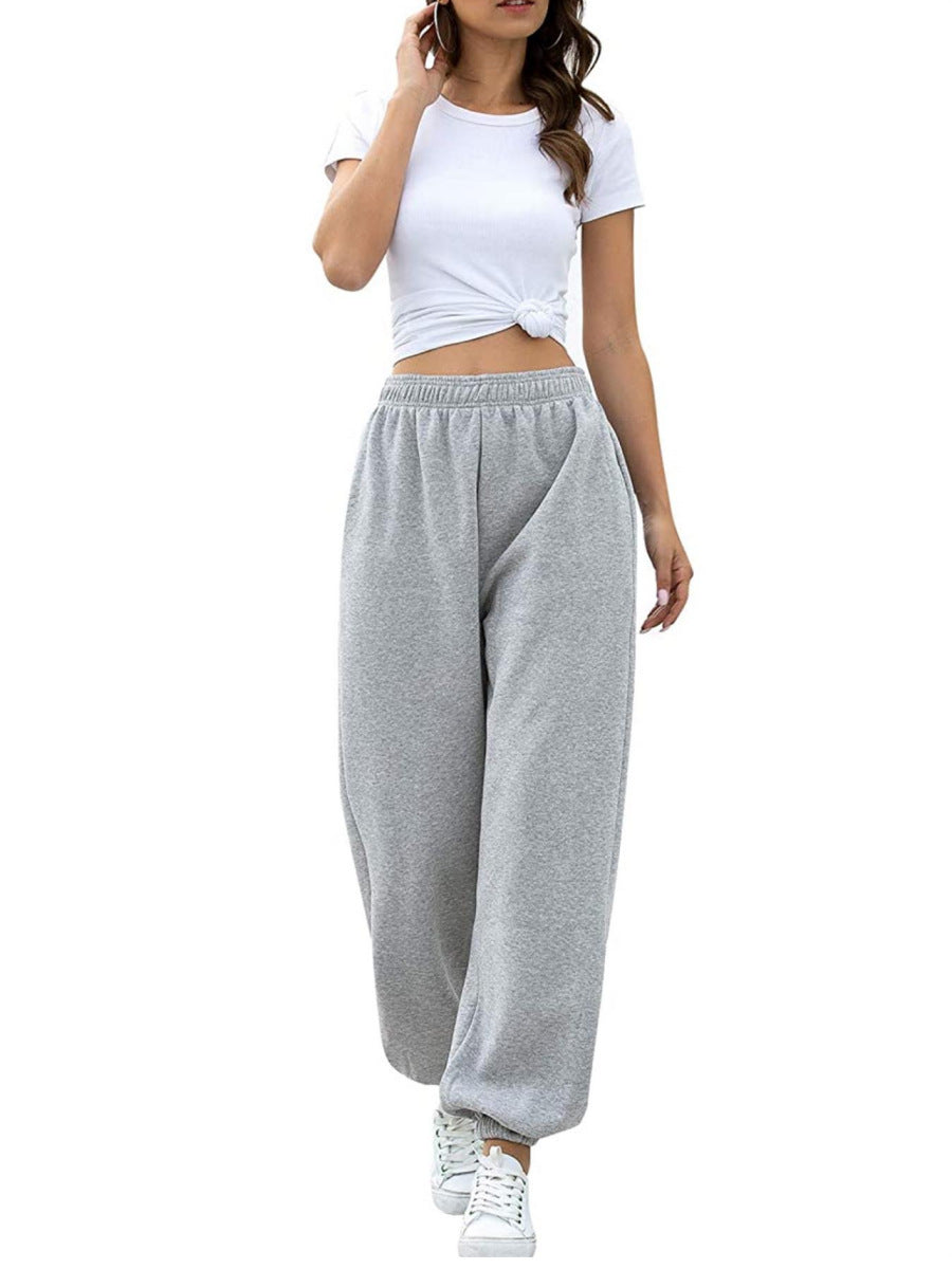 Damen nan weite High‑Waist Sweatpant mit elastischem Komfortbund, seitlichen Eingrifftaschen und gerafften Knöchelbündchen Shop Nory