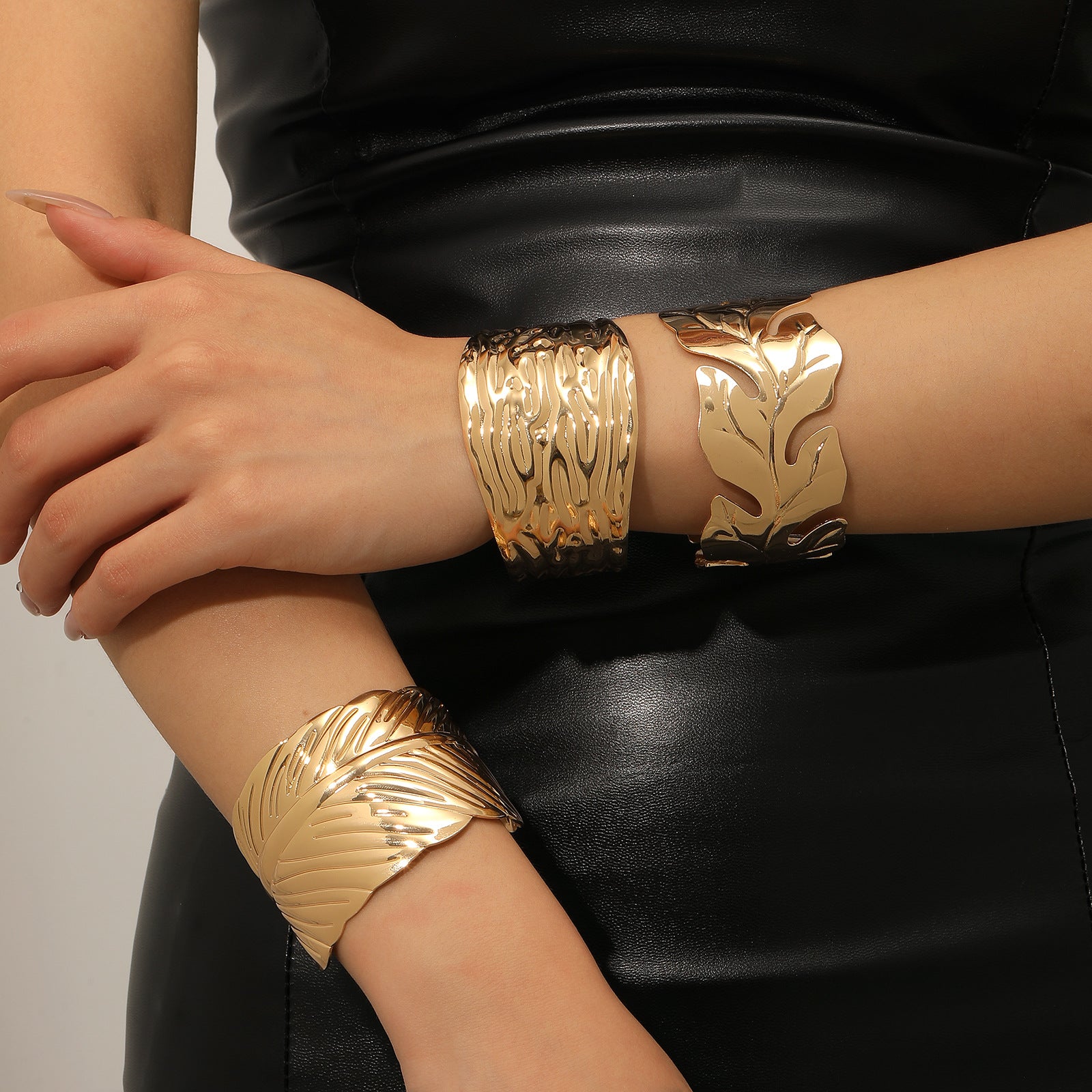 Damen Armreif mit elegantem Blätterdesign Shop Nory