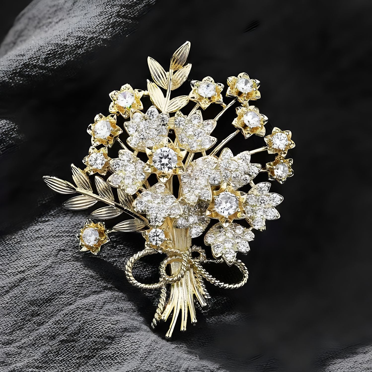 Filigrane Blumenbrosche mit Funkelnden Zirkonia und Eleganter Goldplattierung