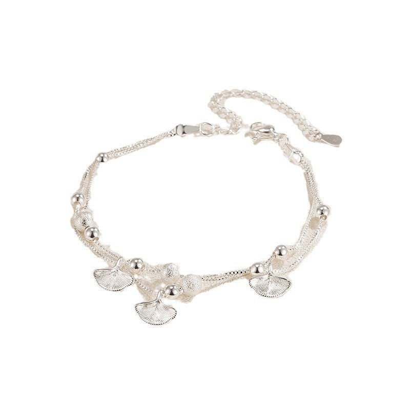 Damen Armband mit verspieltem Charme und filigranen Anhängern Shop Nory