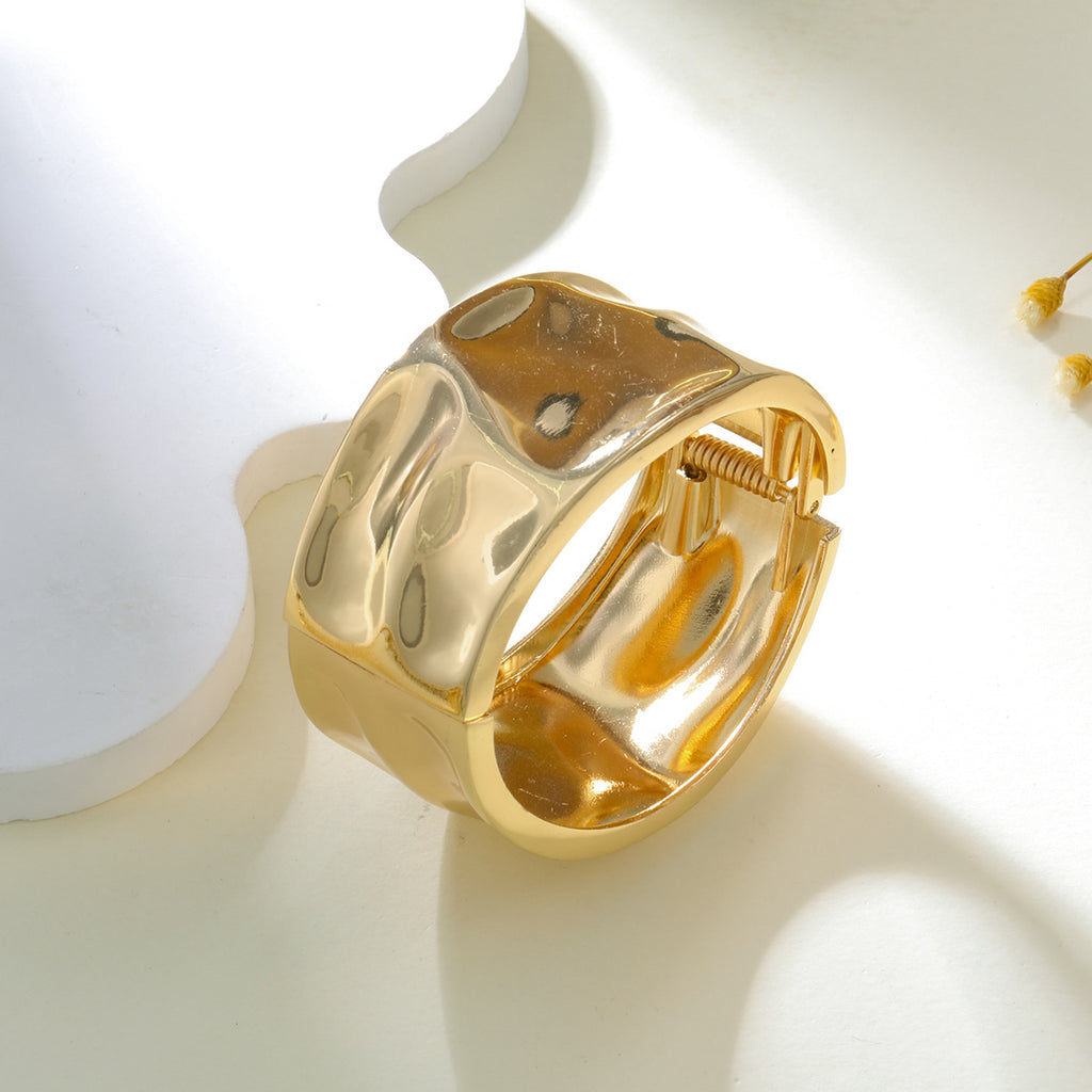 Damen Armspange im modernen, skulpturalen Gold-Design Shop Nory