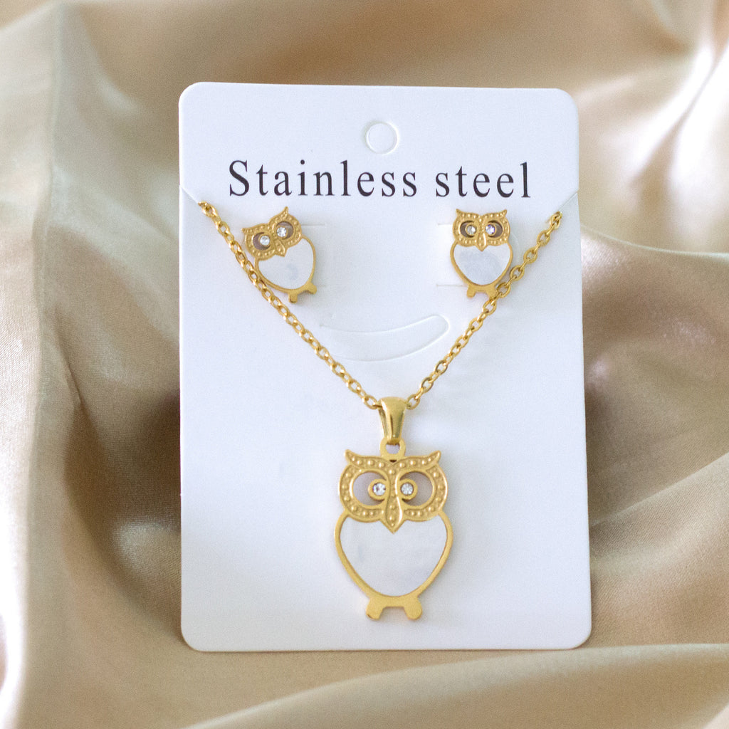 Damen Schmuckset mit goldenem, glänzendem Anhänger und funkelnden Zirkonia Shop Nory