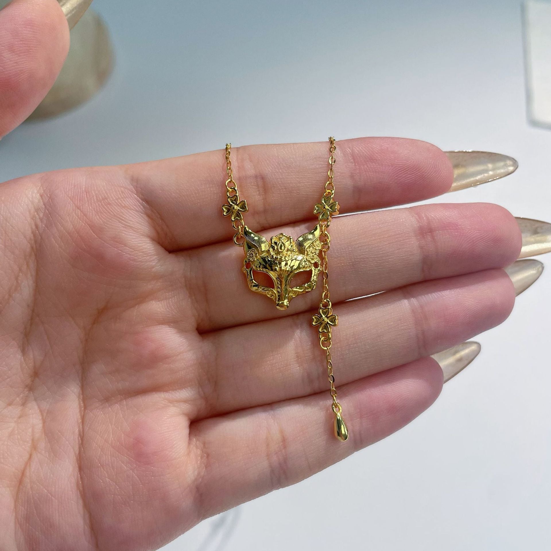 Damen Kette mit kunstvollem Fuchs-Anhänger und verspielten Details Shop Nory