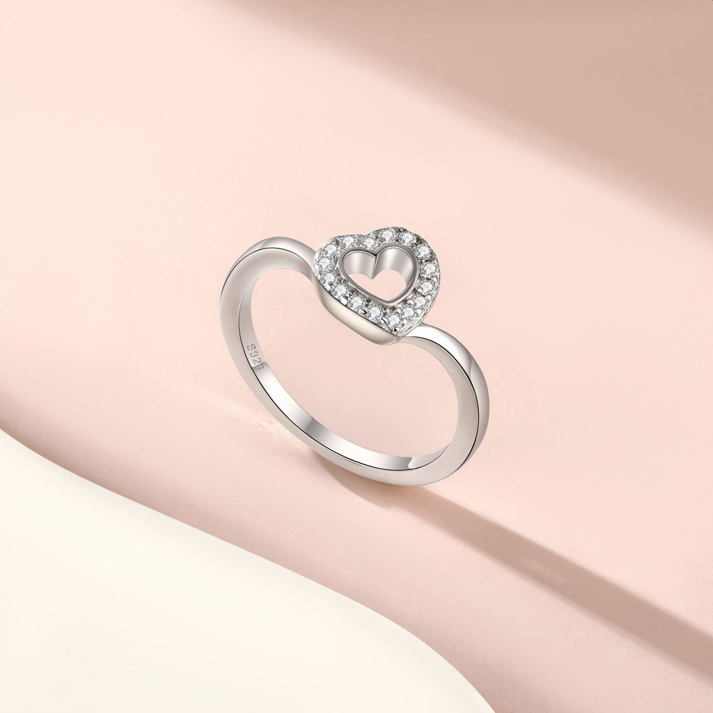Damenring im zarten Herzdesign mit funkelnden Zirkonia-Steinen Shop Nory