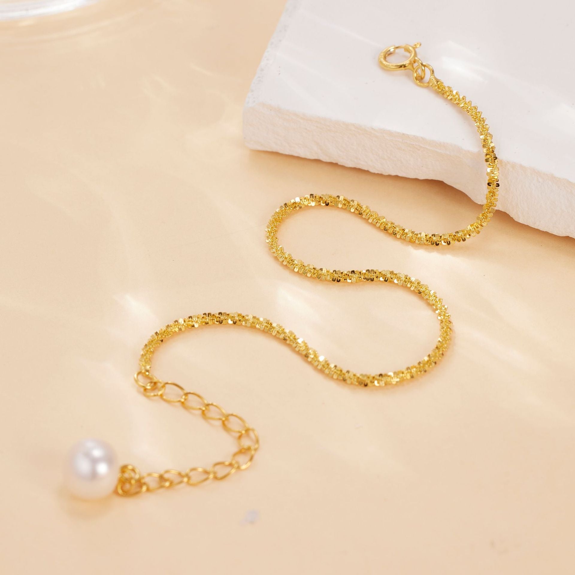 Damen Armband mit feinen Perlen und funkelnden Akzenten Shop Nory