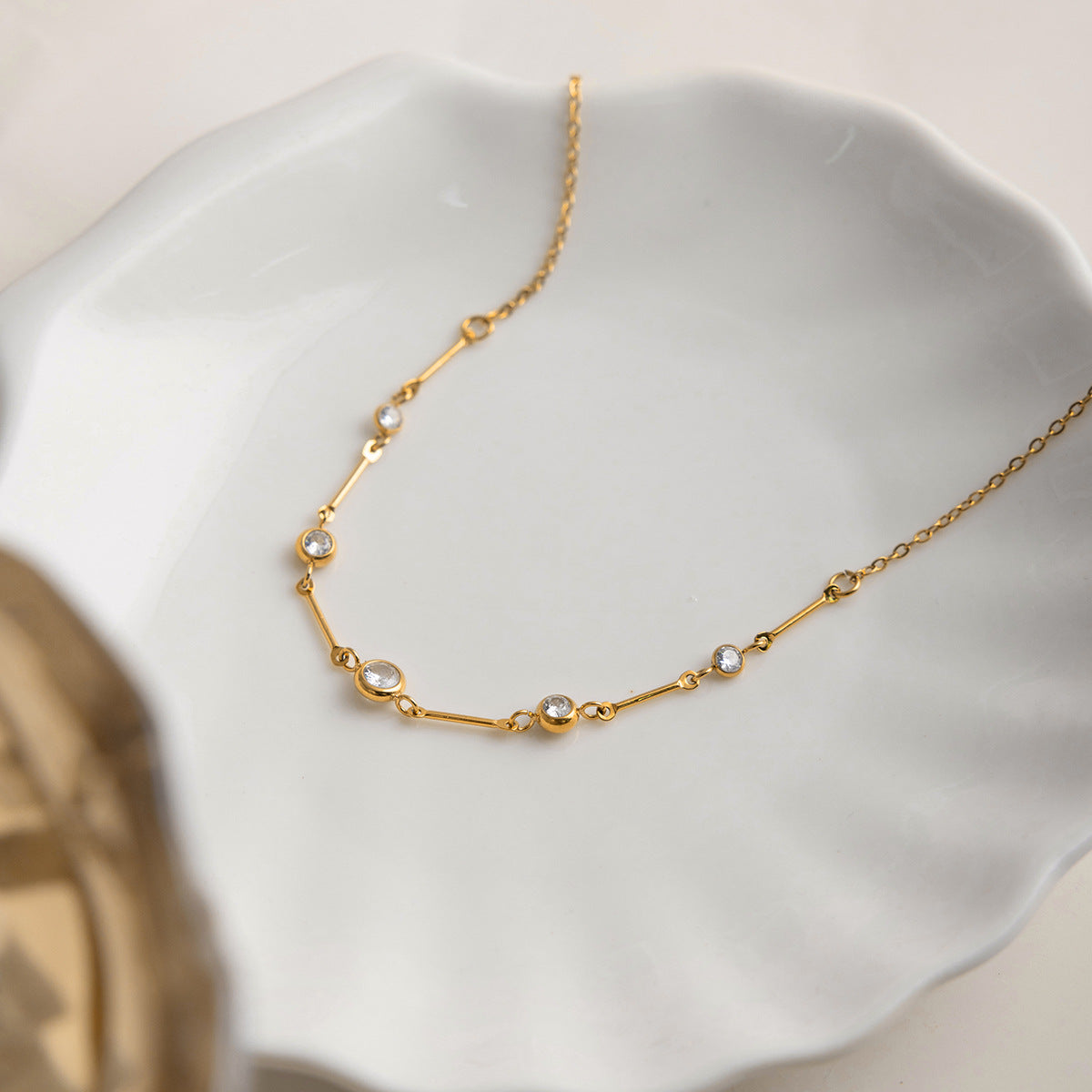 Damen Halskette mit funkelnden Zirkonsteinen und verstellbarem Verschluss Shop Nory