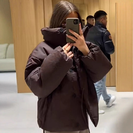 Damen Kurze wattierte Oversize-Pufferjacke mit Kapuze und Bindegürtel Shop Nory