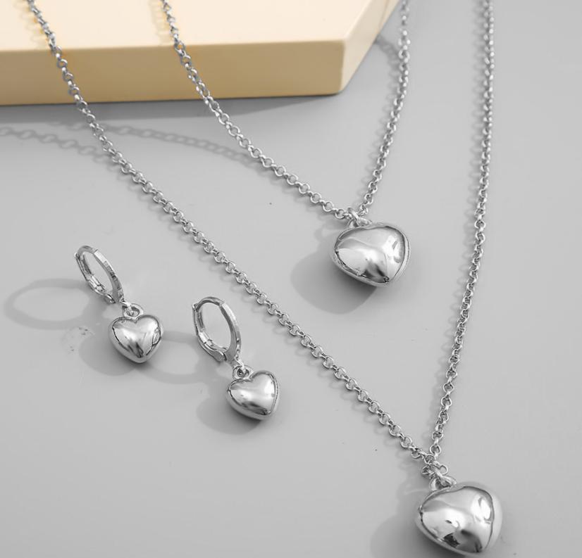 Damen Schmuckset mit herzförmigen Anhängern und zartem Kettendesign Shop Nory