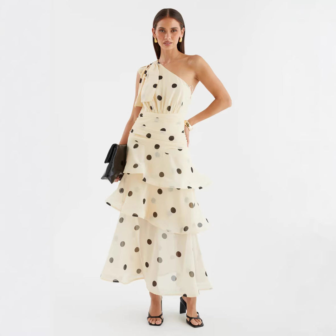 Damen Maxikleid mit asymmetrischem Schulterdesign und voluminösem Rock Shopnory
