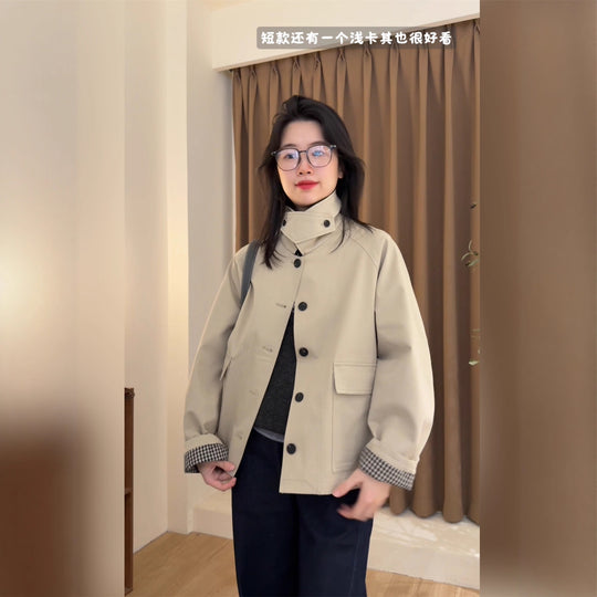 Damen Kurzmantel im Mac-Stil mit kontrastierendem Samtkragen und karierten Ärmelaufschlägen Shop Nory