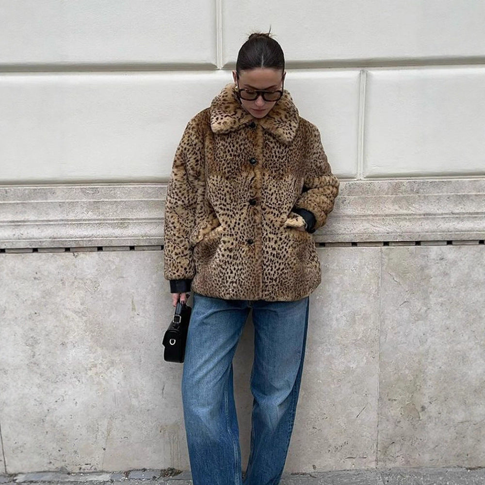 Damen Boxy-Kurzmantel aus Fauxfur mit Allover-Leopardenmuster und umlegbarem Schalkragen Shop Nory