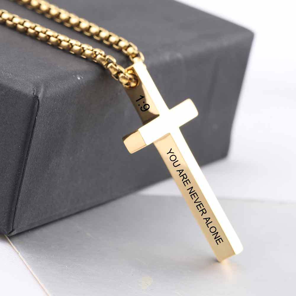 Damen Halskette mit hochwertigem Kreuzanhänger und graviertem Schriftzug Shop Nory