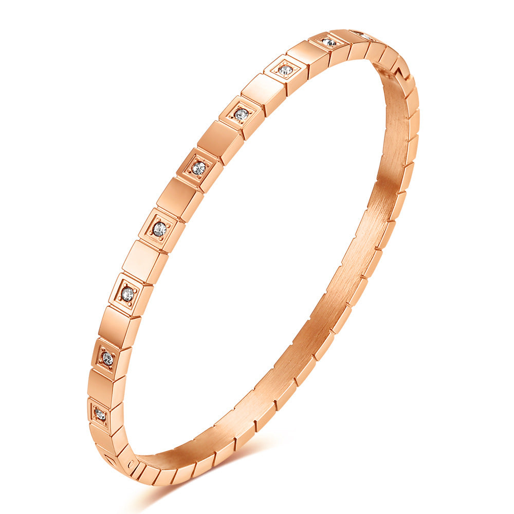 Damen Armreif mit quadratischem Design und funkelnden Zirkonia Shop Nory