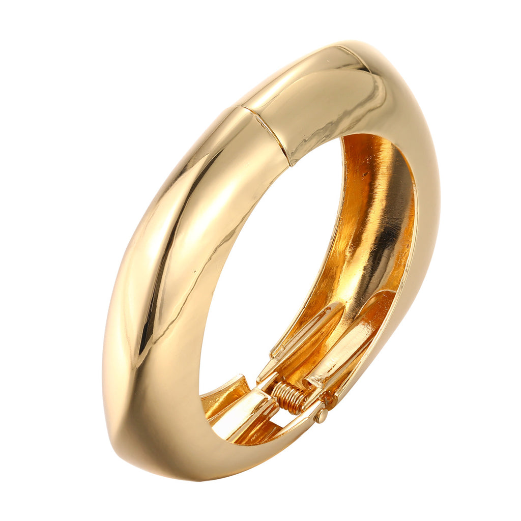 Damen Armband mit geschwungenem Design und funkelnden Akzenten Shop Nory