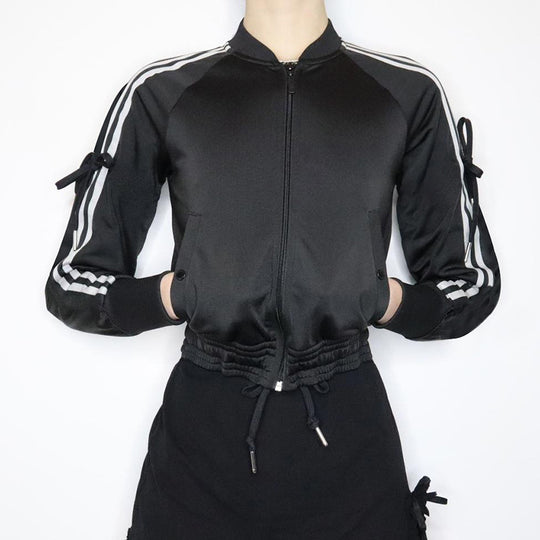 Damen nan sportive Zip-Jacke im Bomberstil mit seitlichen Streifen, Ärmel-Bindebändern und Kordelbund Shop Nory