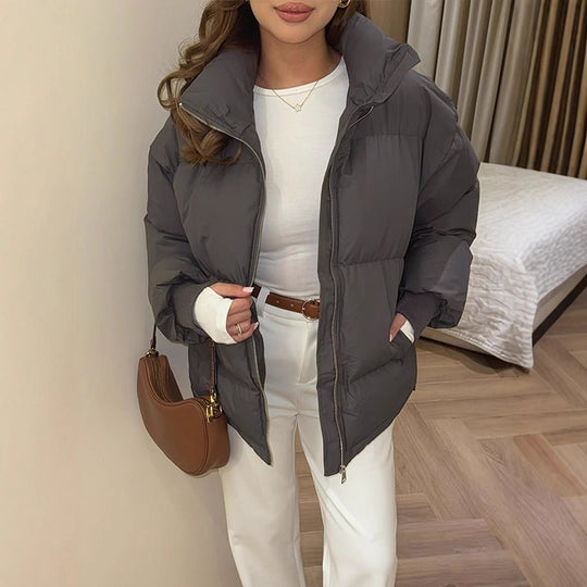 Damen Kurze taillierte Pufferjacke mit Rippbündchen und hohem Stehkragen Shop Nory