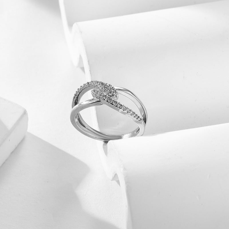 Damen Feiner und zeitloser Schmuckring mit funkelnden Zirkonia Shop Nory