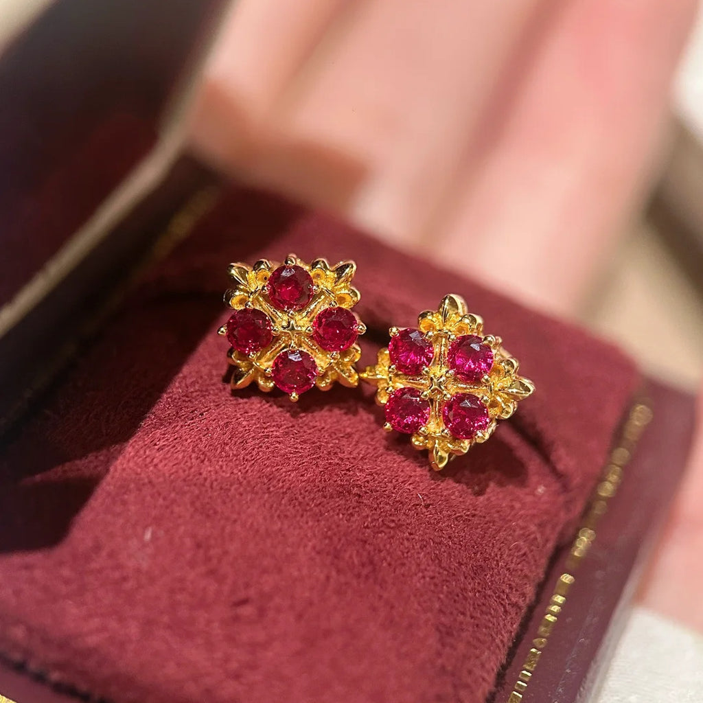 Damenring mit floralen Akzenten und edlen Rubinen Shop Nory