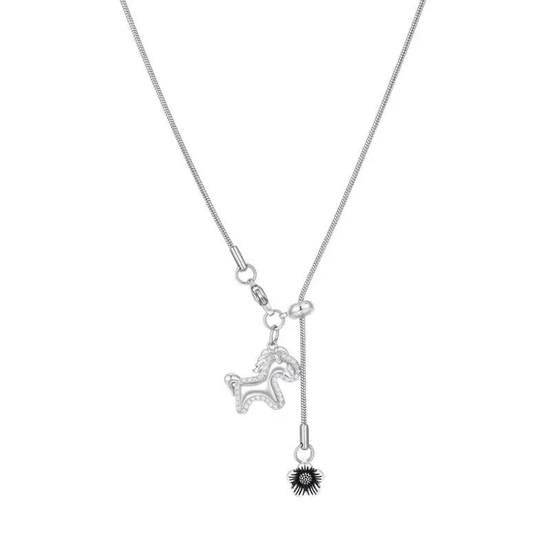 Damen Halskette mit funkelndem Einhorn-Anhänger und süßem Blumenmotiv Shop Nory