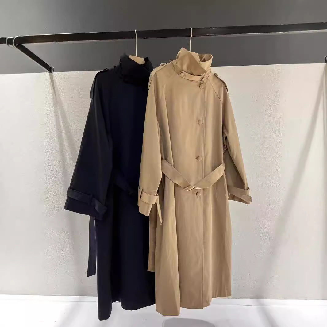 Damen Maxilanger Manteltrench mit verdeckter Knopfleiste, hohem Stehkragen und Taillengürtel Shop Nory